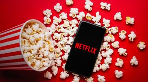 A Netflix inicia o ano com um catálogo renovado e recheado de produções para todos os tipos de público (Imagem: FotoField | Shutterstock)