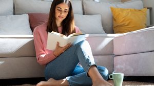 A poesia se mantém como um refúgio de sensibilidade e profundidade (Imagem: Josep Suria | Shutterstock)