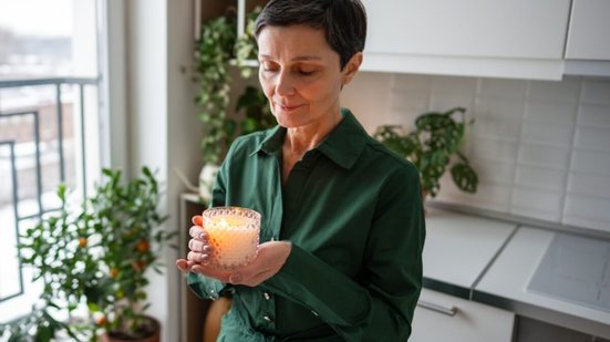 Práticas simples podem ajudar a fortalecer a conexão com Exu (Imagem: DimaBerlin | Shutterstock)