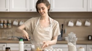 O ovo oferece praticidade, variedade de sabores e uma série de benefícios para a saúde (Imagem: fizkes | Shutterstock)