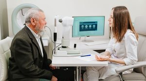 A cirurgia de catarata é um tratamento seguro e eficaz (Imagem: Andrey Sayfutdinov | Shutterstock)