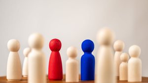 A constelação familiar lida com questões profundas e emocionais (Imagem: Sonja Filitz | Shutterstock)