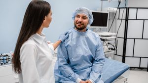 A endoscopia é fundamental para avaliar possíveis alterações no sistema digestivo (Imagem: Inside Creative House | Shutterstock)