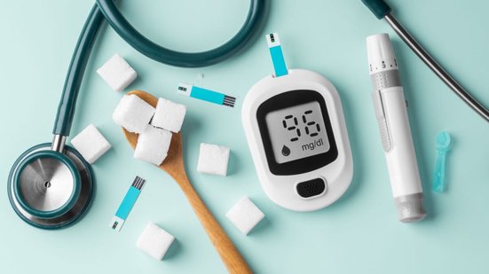 Esclarecer os mitos sobre o diabetes faz toda a diferença no controle da doença (Imagem: everydayplus | Shutterstock)