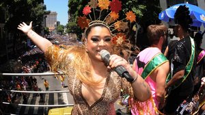 Preta Gil, cantora e empresária brasileira, marcou a música nacional com sua voz e ativismo pela diversidade (Imagem: A.PAES | Shutterstock)