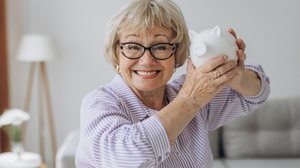 A previdência complementar é uma estratégia eficaz para reforçar a segurança financeira na velhice (Imagem: Anatoliy Cherkas | Shutterstock)