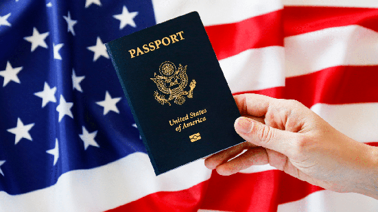 Estudar, trabalhar ou construir novos planos de vida nos Estados Unidos exige informação e planejamento (Imagem: evrymmnt | Shutterstock)