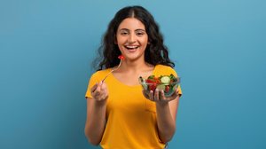 A alimentação é uma aliada fundamental no tratamento da anemia falciforme (Imagem: Prostock-studio | Shutterstock)