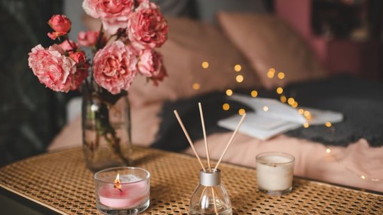 Objetos simples ajudam a ativar a energia do amor em casa (Imagem: morrowlight | Shutterstock)