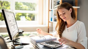 Organizar os tributos ajuda a manter a empresa financeiramente segura (Imagem: Andrey_Popov | Shutterstock)