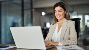 A recolocação profissional não é apenas sobre conseguir um novo emprego (Imagem: insta_photos | Shutterstock)