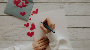 A Lei da Atração é uma ferramenta poderosa para atrair um amor (Imagem: KatyaErshova | Shutterstock)