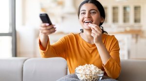 Há diversas opções de realities shows disponíveis nos streamings (Imagem: Prostock-studio | Shutterstock)