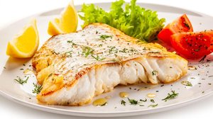 Pescada branca grelhada (Imagem: Jacek Chabraszewski | Shutterstock)