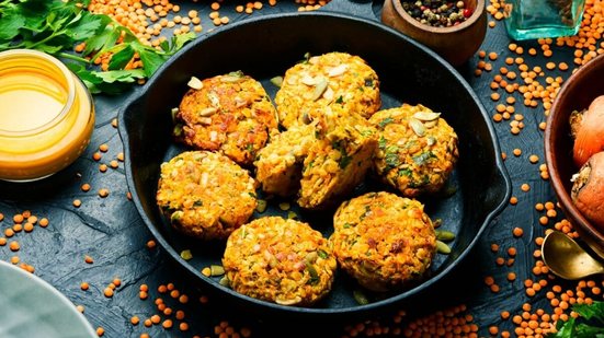 Bolinho fit de lentilha com cenoura (Imagem: Chatham172 | Shutterstock)