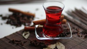 Chá de louro com canela e anis-estrelado (Imagem: Tatiana Foxy | Shutterstock)