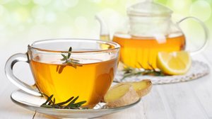 Chá de alecrim com gengibre e limão-siciliano (Imagem: mama_mia | Shutterstock)