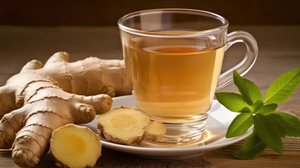 Chá verde com gengibre (Imagem: Creative World By Zain | Shutterstock)