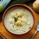Creme de alho-poró com batata (Imagem: Foodgraphy39 | Shutterstock)