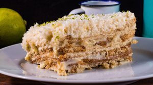 Pavê de limão com coco (Imagem: Ariadne Barroso | Adobe Stock)