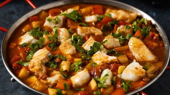 Caldeirada de bacalhau (Imagem: gkrphoto | Shutterstock)