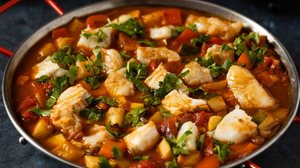 Caldeirada de bacalhau (Imagem: gkrphoto | Shutterstock)