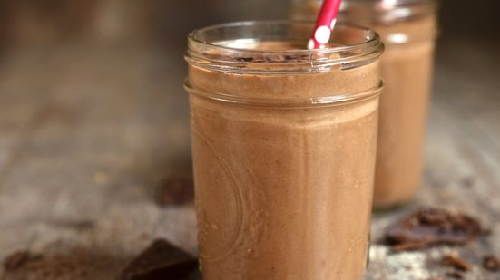 Milk-shake vegano de chocolate (Imagem: Liliya Kandrashevich | Shutterstock)