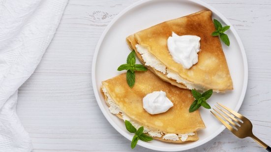 Panqueca com queijo cottage (Imagem: NataliaPopova | Shutterstock)