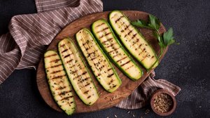 Abobrinha grelhada (Imagem: Maria_Usp | Shutterstock)