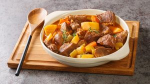 Picadinho de carne com legumes (Imagem: Sergii Koval | Shutterstock)
