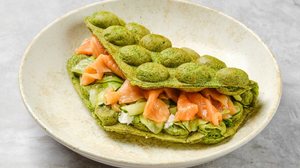 Sanduíche waffle de matcha com salmão (Imagem: Aleksei Isachenko | Shutterstock)