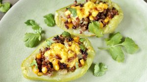 Chuchu recheado com carne moída (Imagem: Lyudmila Mikhailovskaya | Shutterstock)