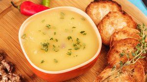 Caldo de batata (Imagem: Katrin Volkova |  Shutterstock)