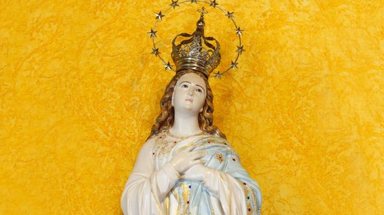 Da fé à vida cotidiana, conheça o legado de santos portugueses no Brasil (Imagem: Sidney de Almeida | Shutterstock)