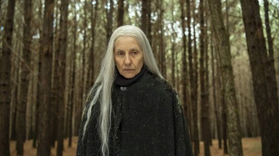 Uma seleção de produções nacionais e internacionais que oferecem drama psicológico, crítica social e abordagens narrativas únicas (Imagem: Reprodução digital | Globoplay)