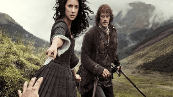 Adaptações reúnem enredos marcantes que conquistam episódio após episódio (Imagem: Reprodução digital | Sony Pictures Television e Starz)