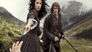 Adaptações reúnem enredos marcantes que conquistam episódio após episódio (Imagem: Reprodução digital | Sony Pictures Television e Starz)