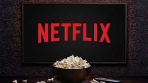 A Netflix tem um catálogo repleto de produções que, em poucos episódios, entregam emoção, mistério e cenas memoráveis (Imagem: Hamara | Shutterstock)