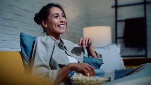 Algumas séries são perfeitas para o fim de semana (Imagem: Drazen Zigic | Shutterstock)