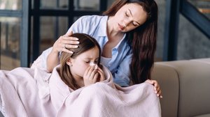 Identificar os sinais de baixa imunidade em crianças precocemente é fundamental para evitar complicações de saúde (Imagem: brizmaker | Shutterstock)