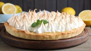Torta de limão com merengue suíço tostado (Imagem: New Africa | Shutterstock)