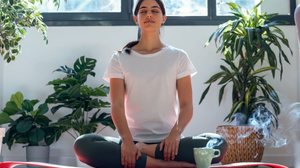 O yoga ajuda na transição entre o Carnaval e o retorno à rotina normal (Imagem: Josep Suria | Shutterstock)