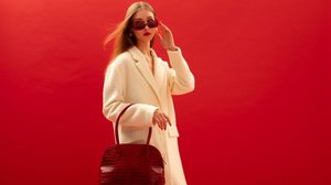 Com a chegada do inverno, surgem novas oportunidades para montar visuais cheios de estilo, conforto e autenticidade (Imagem: Victoria Fox | Shutterstock)