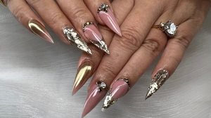 O inverno também traz tendências para as unhas (Imagem: Huan N. Phan | Shutterstock)