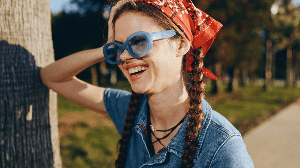 Penteados ganham destaque nas redes sociais como forma de renovar o look (Imagem: ShotPrime Studio | Shutterstock)