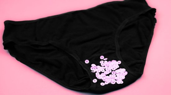 Nem todo corrimento vaginal é sinal de doença (Imagem: Yomal2233 | Shutterstock)