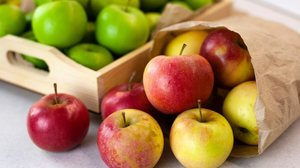 Cada tipo de maçã pode ser apreciado de uma maneira (Imagem: Alex Desanshe | Shutterstock)