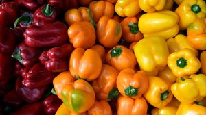 O pimentão é rico em nutrientes essenciais para a saúde do corpo (Imagem: Gary Lenhart | Shutterstock)