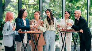 A escolha do local deve considerar as demandas da empresa antes, durante e depois do evento (Imagem: oneinchpunch | Shutterstock)