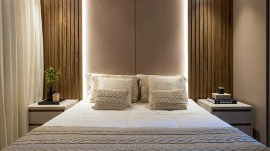 Os livros podem tornar a decoração mais charmosa e funcional (Projeto: VilaVille Arquitetura e Interiores | Imagem: Robson Fotógrafo)